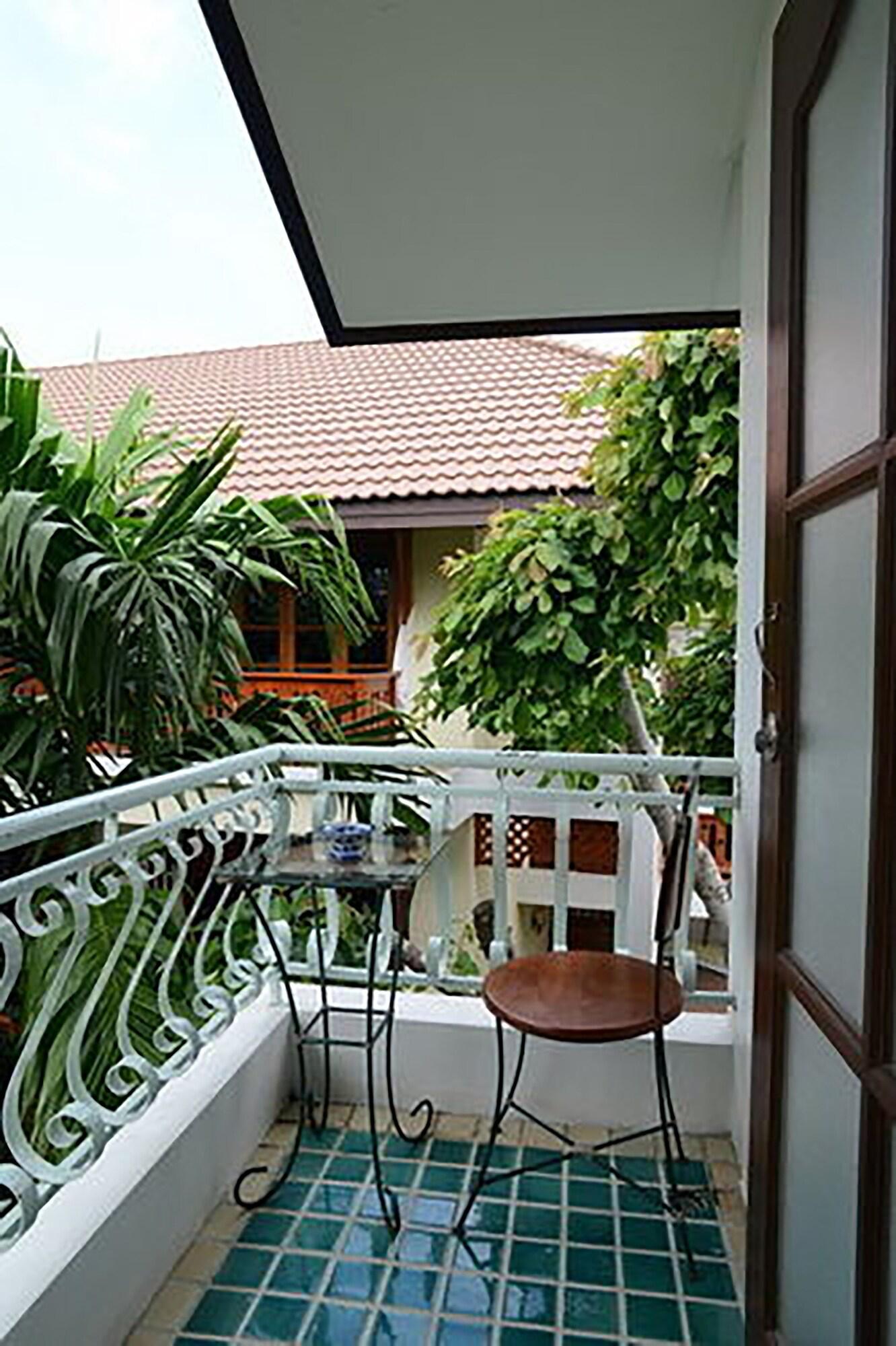 Sripat Guesthouse Sha Extra Plus Чиангмай Экстерьер фото