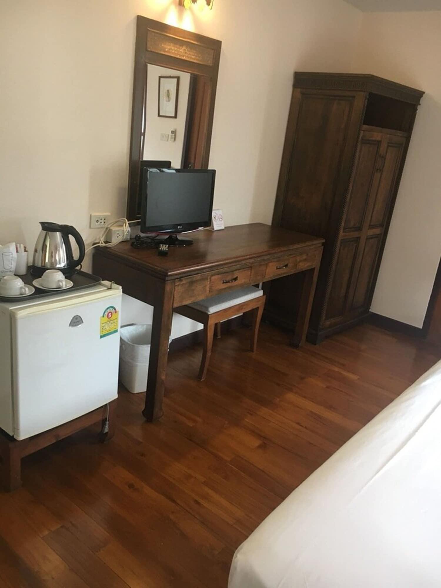 Sripat Guesthouse Sha Extra Plus Чиангмай Экстерьер фото