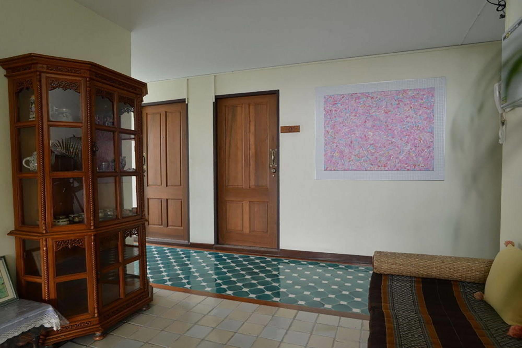Sripat Guesthouse Sha Extra Plus Чиангмай Экстерьер фото